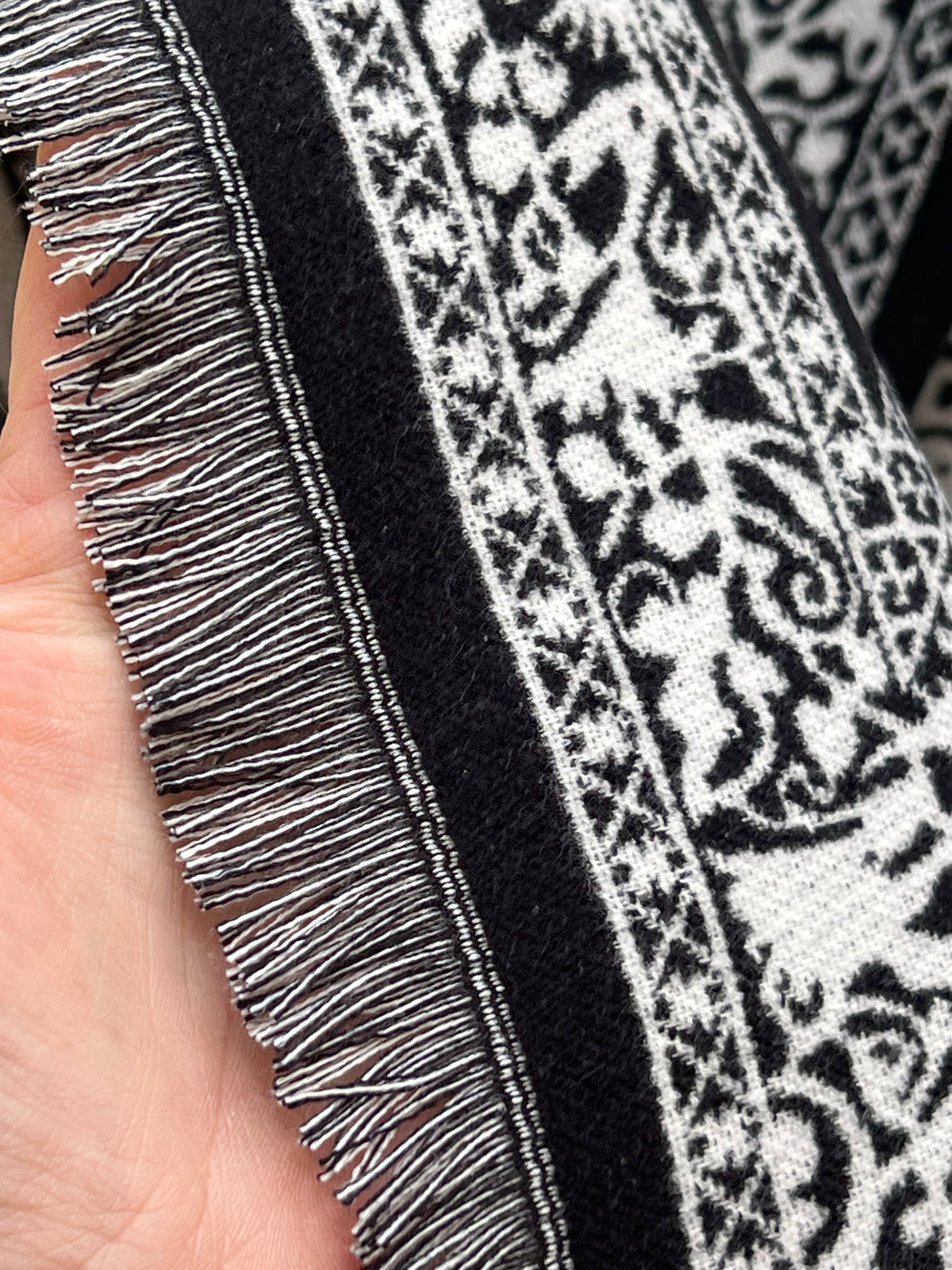 Scarf Triangle 186 Black